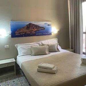 Couette-café Phenicusa, Milazzo
